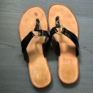 Lilly Pulitzer McKim navy patent sandals - size 8